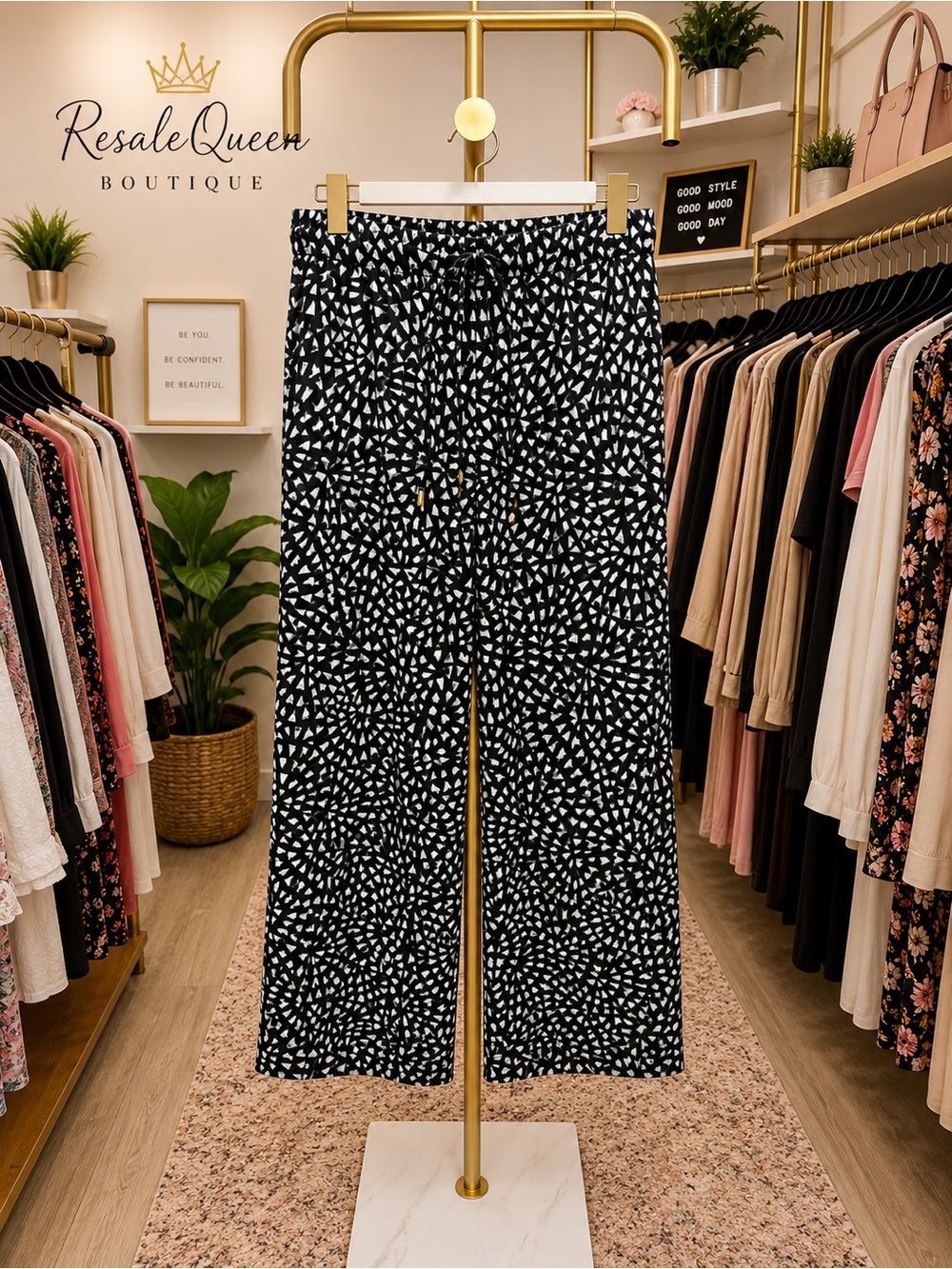 NWOT  Black & White Wide-Leg Printed Pull-On Pants